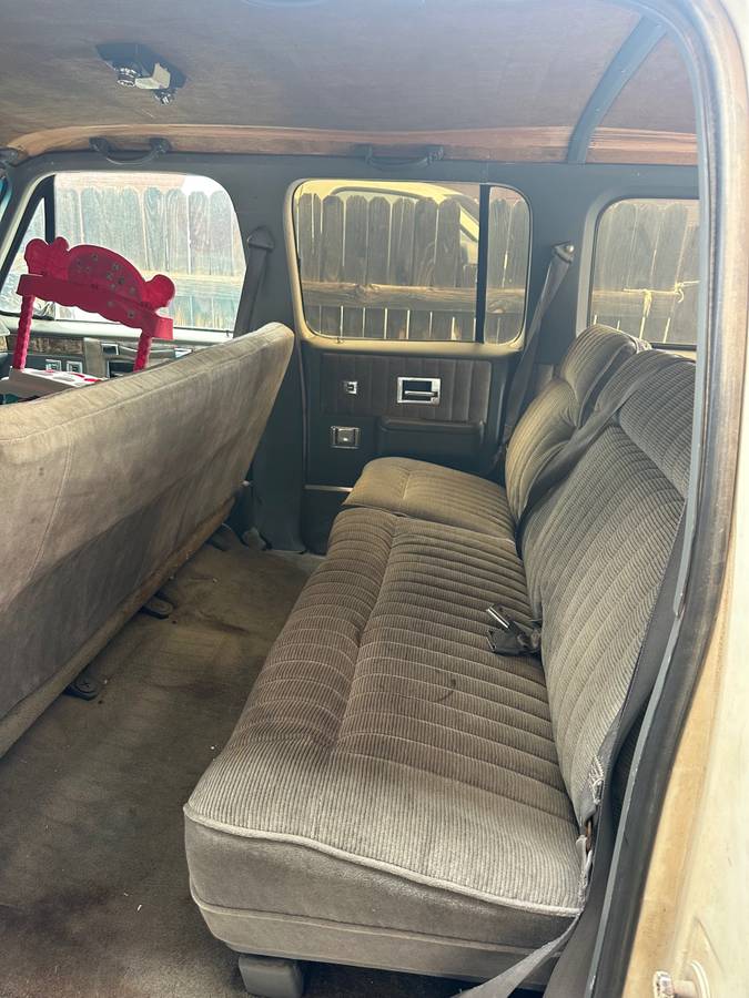 Chevrolet-suburban-1989-silver-3