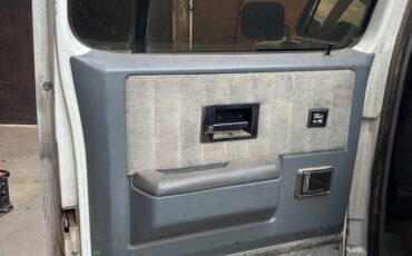Chevrolet-suburban-1989-silver-4