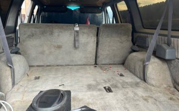 Chevrolet-suburban-1989-silver-5