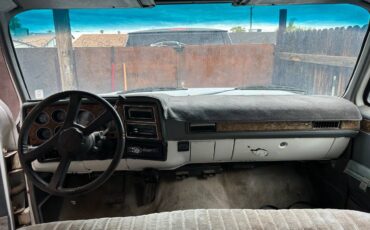 Chevrolet-suburban-1989-silver-9