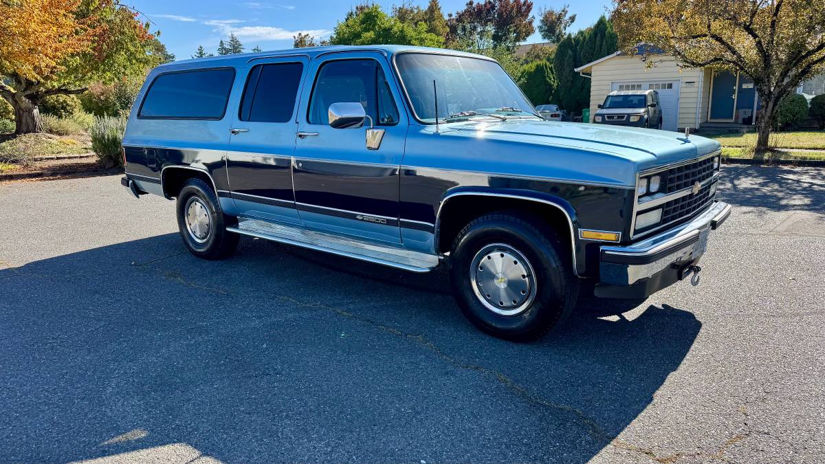 Chevrolet-suburban-1990-1