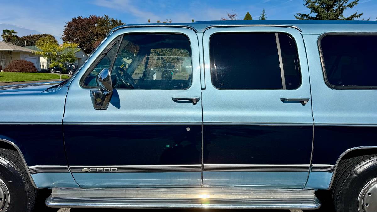 Chevrolet-suburban-1990-8