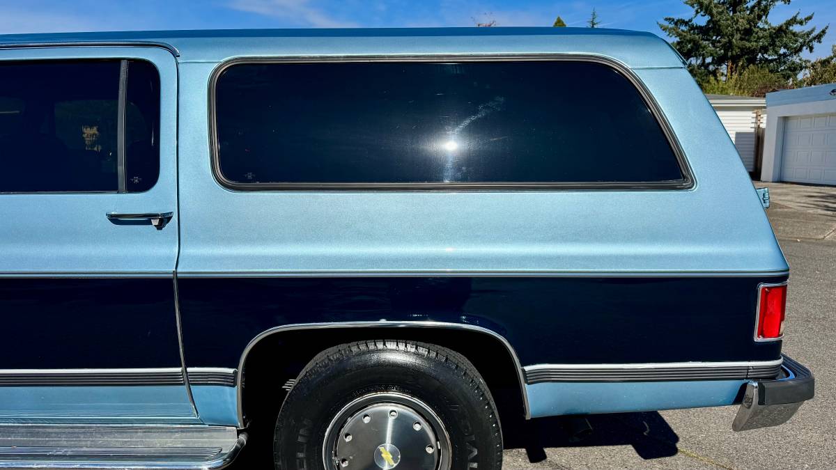 Chevrolet-suburban-1990-9