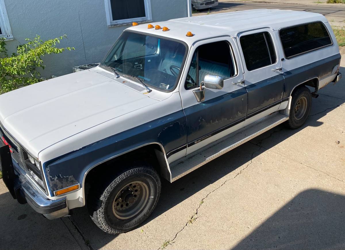 Chevrolet-suburban-1991-white-2