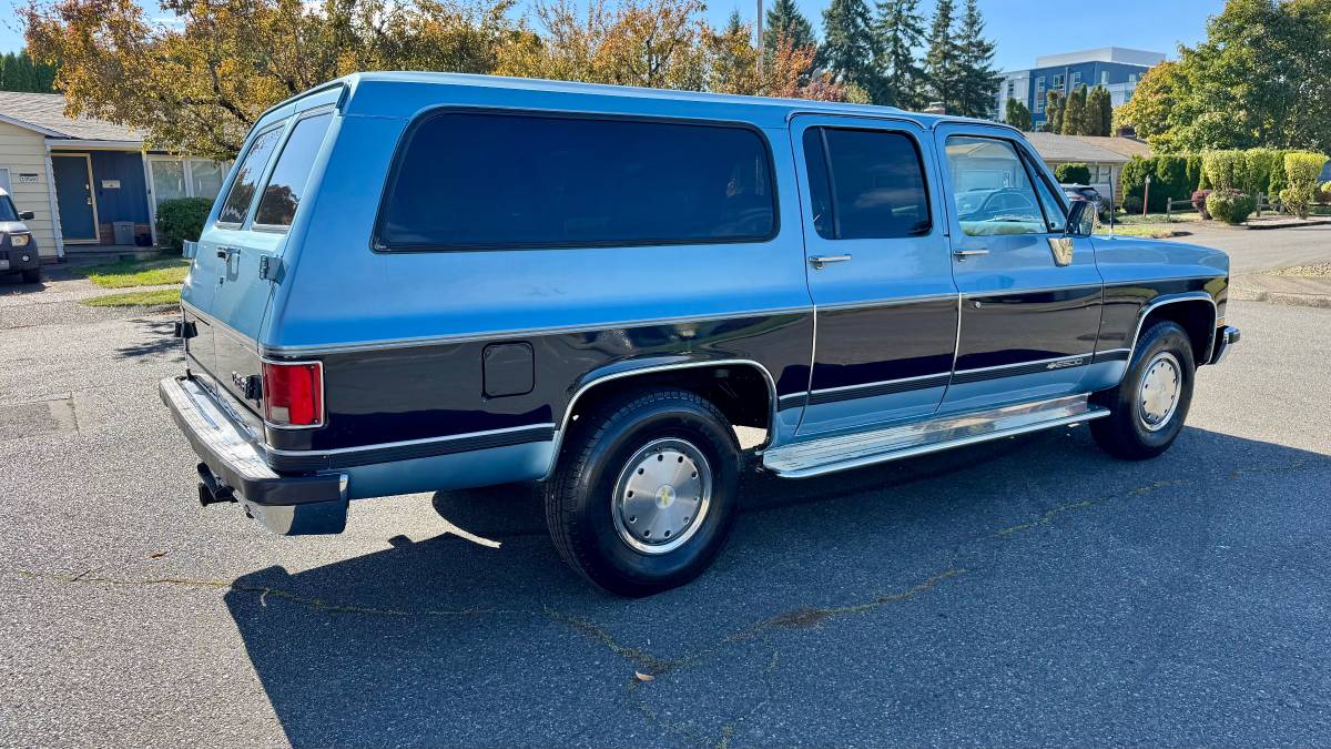 Chevrolet-suburban-2500-1990-3