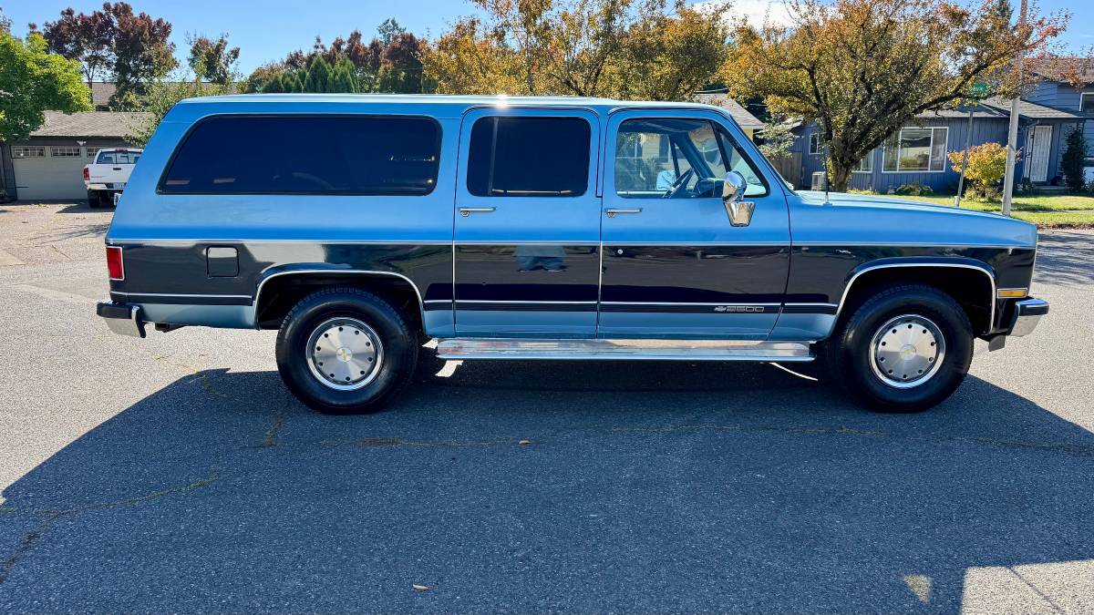 Chevrolet-suburban-2500-1990-6
