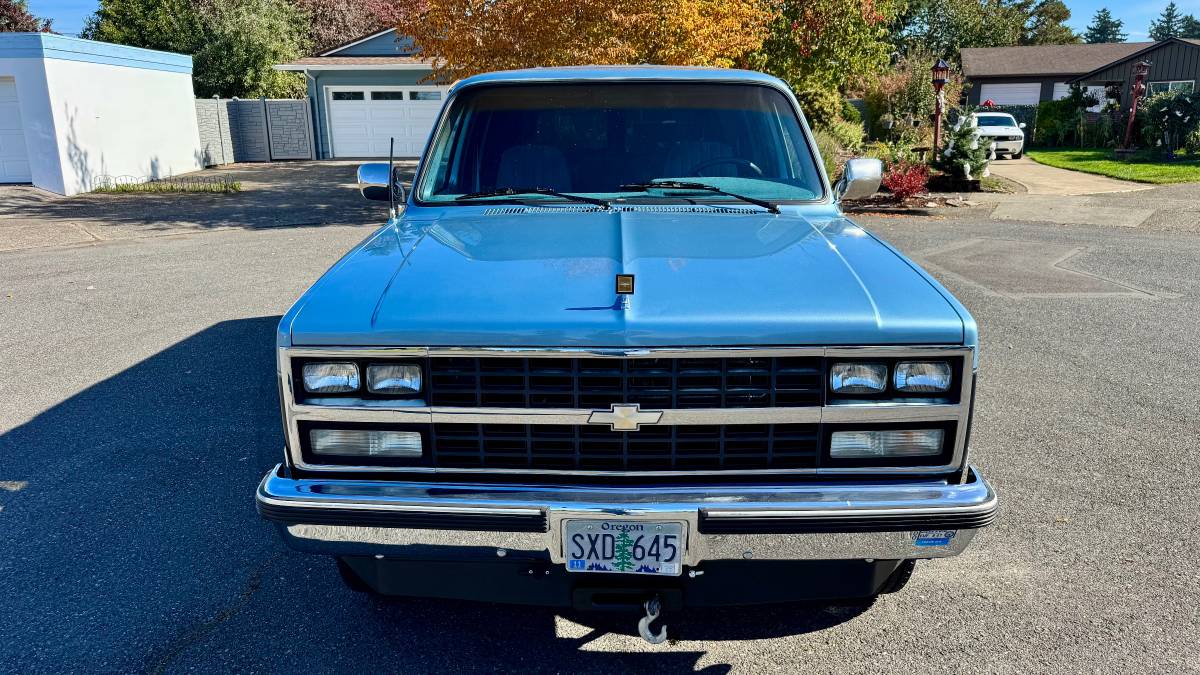 Chevrolet-suburban-2500-1990-7