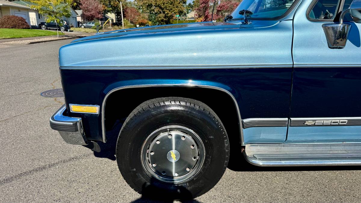 Chevrolet-suburban-2500-1990-9