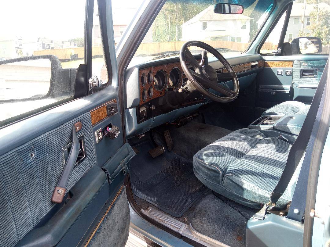 Chevrolet-suburban-2500-1991-blue-2