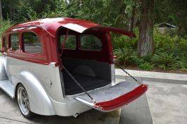 Chevrolet-suburban-wagon-1946-red-12