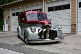 Chevrolet-suburban-wagon-1946-red-2