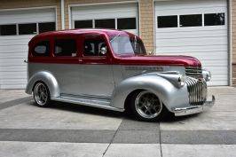 Chevrolet-suburban-wagon-1946-red-3