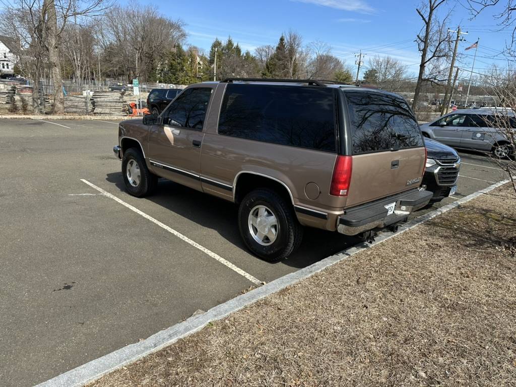Chevrolet-tahoe-12-ton-nominal-1995-2