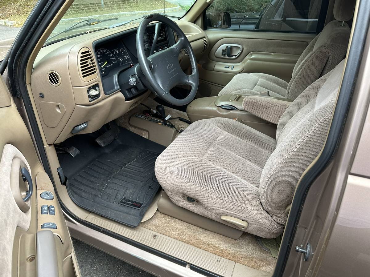 Chevrolet-tahoe-12-ton-nominal-1995-3