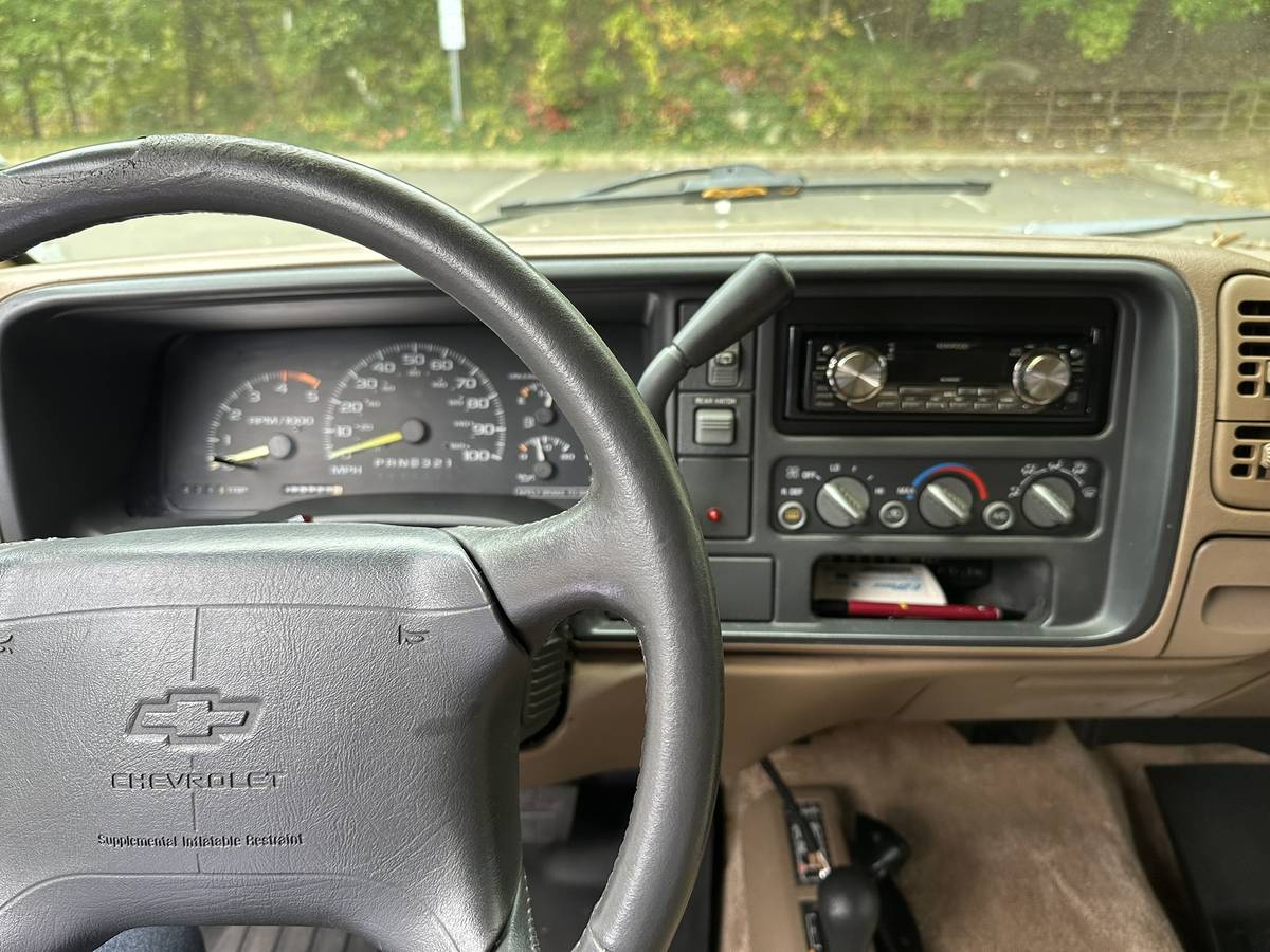 Chevrolet-tahoe-12-ton-nominal-1995-4