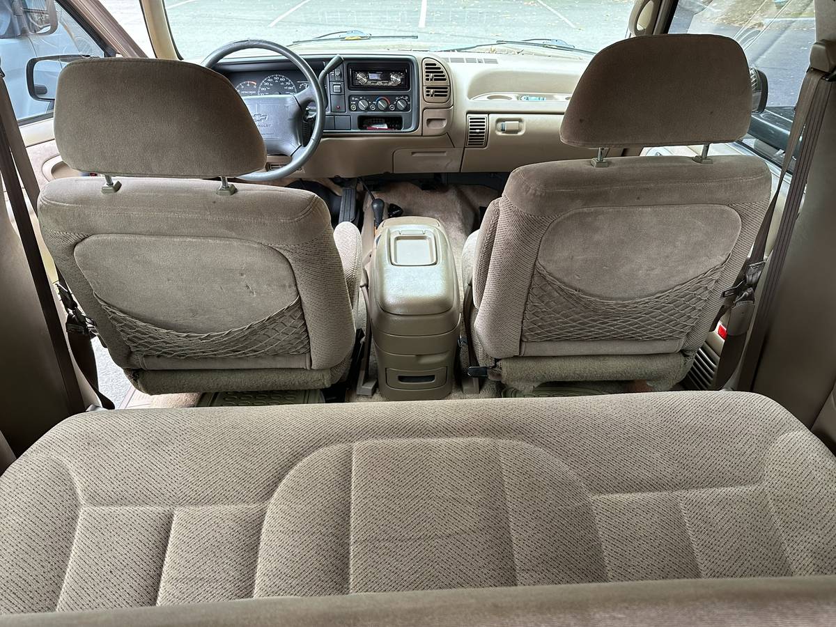 Chevrolet-tahoe-12-ton-nominal-1995-7