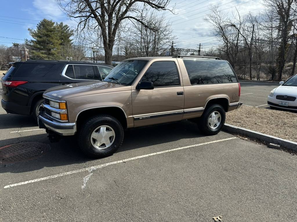 Chevrolet-tahoe-12-ton-nominal-1995