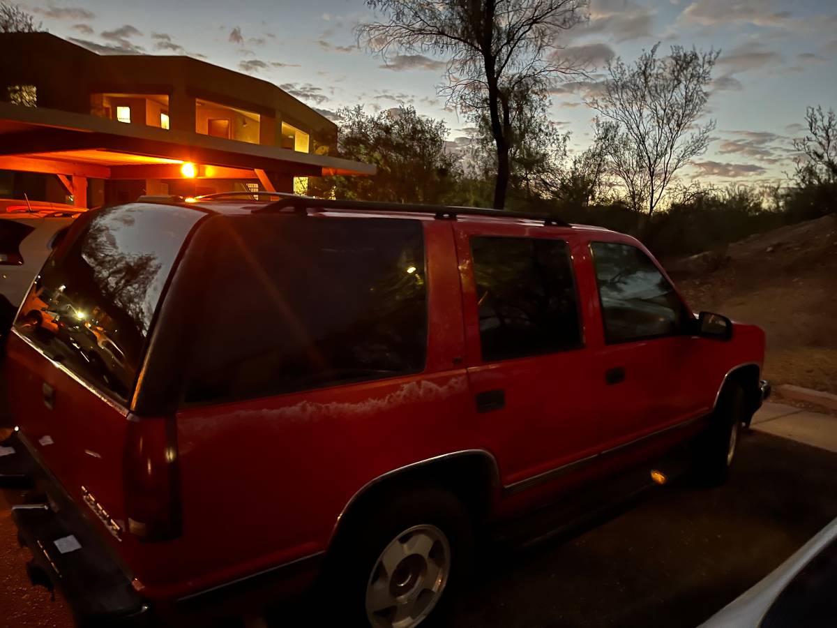 Chevrolet-tahoe-1996-red-1