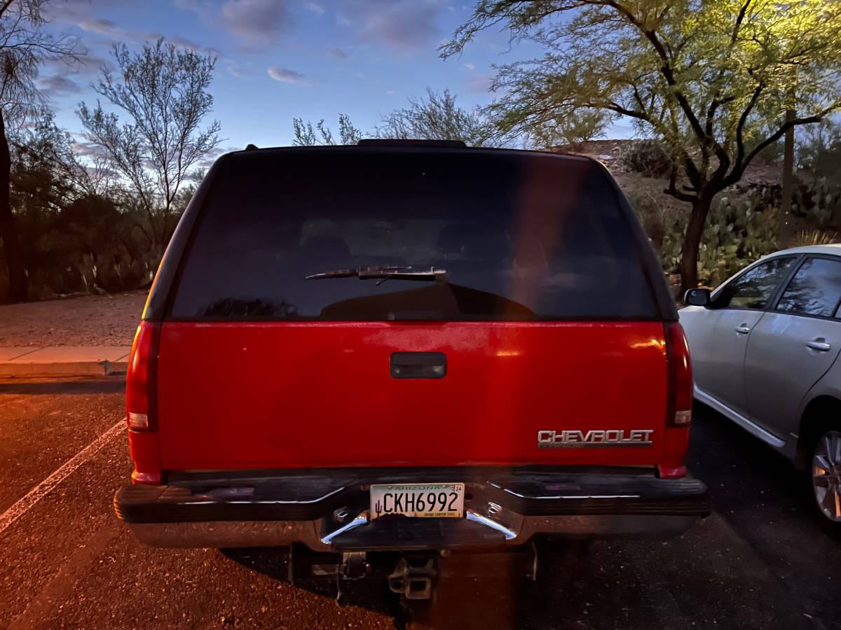 Chevrolet-tahoe-1996-red-2