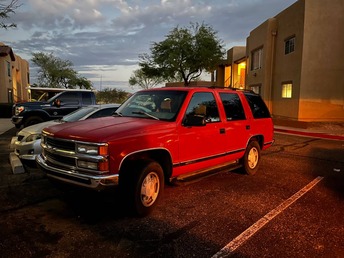 Chevrolet-tahoe-1996-red-3