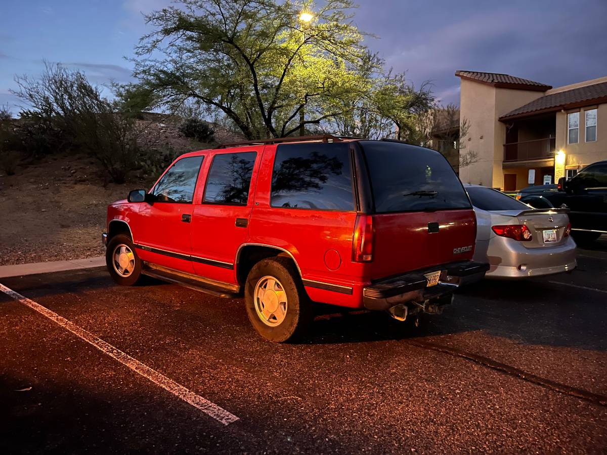 Chevrolet-tahoe-1996-red-4