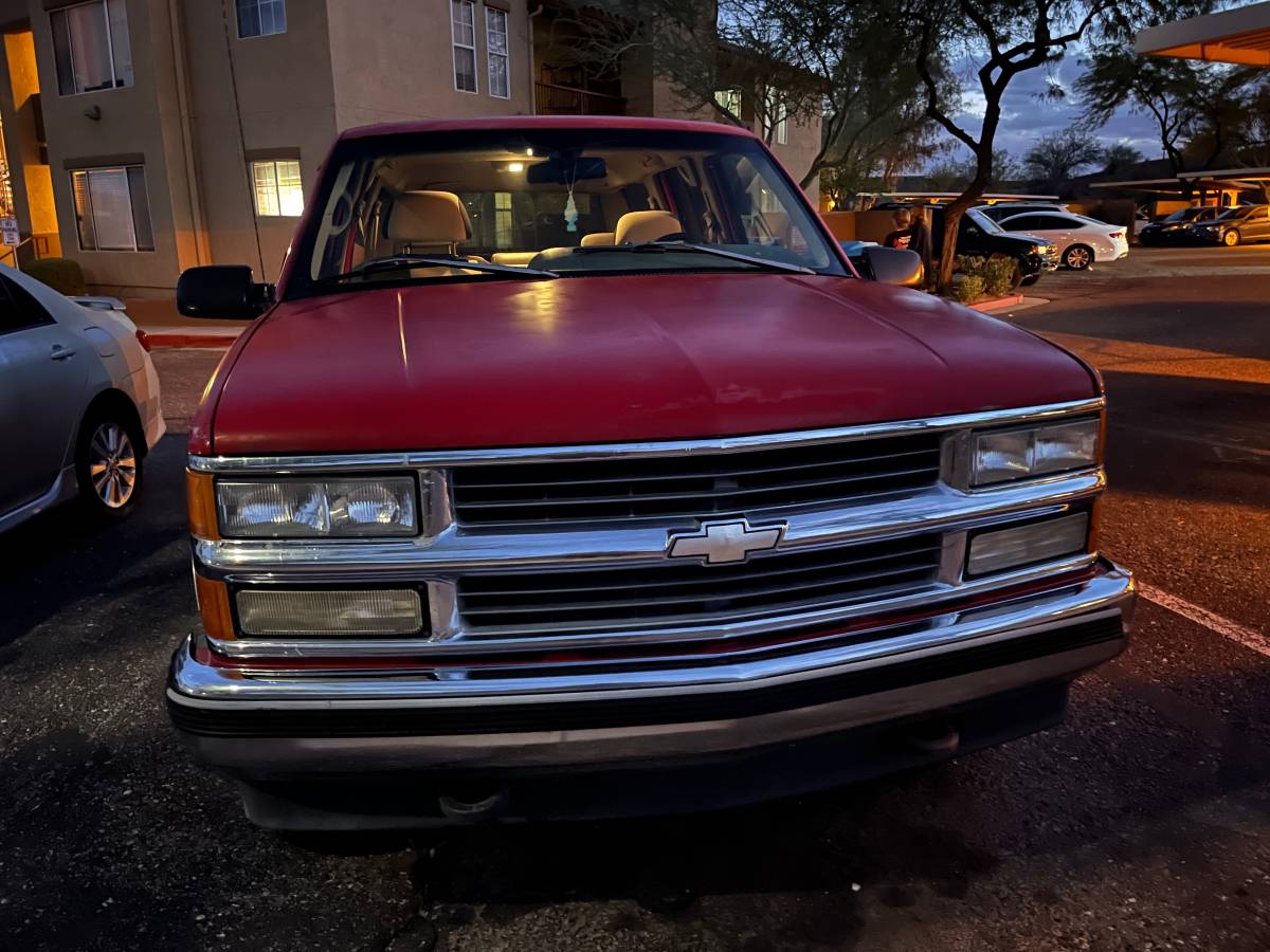 Chevrolet-tahoe-1996-red-6