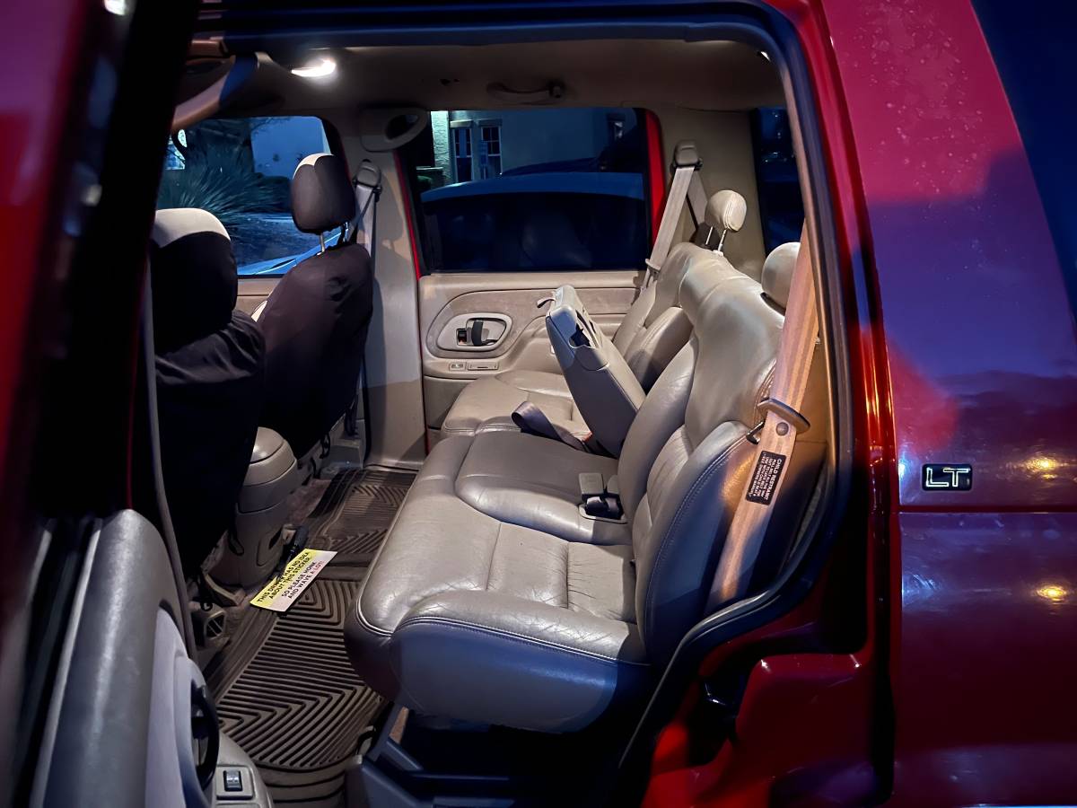 Chevrolet-tahoe-1996-red-8