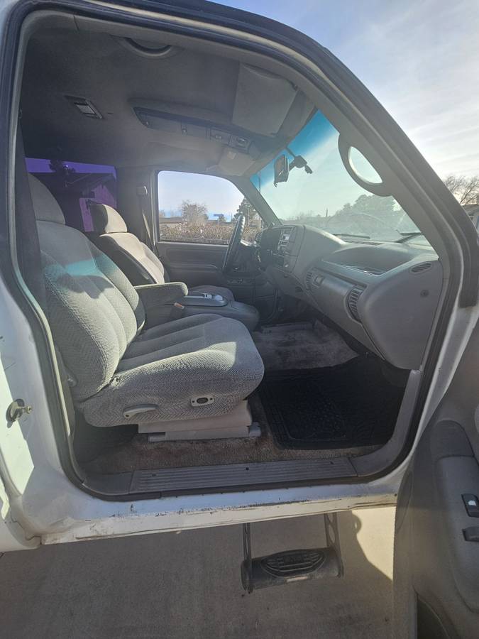 Chevrolet-tahoe-1996-white-1