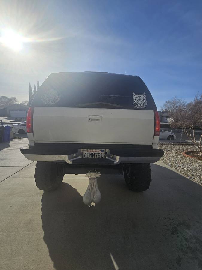 Chevrolet-tahoe-1996-white-3