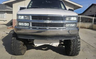 Chevrolet-tahoe-1996-white