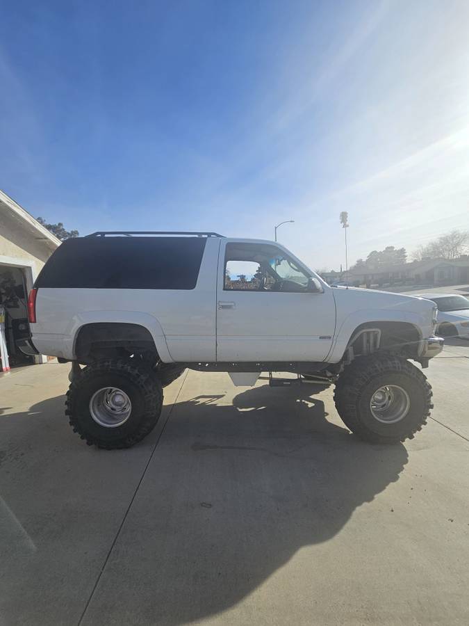 Chevrolet-tahoe-1996-white-4