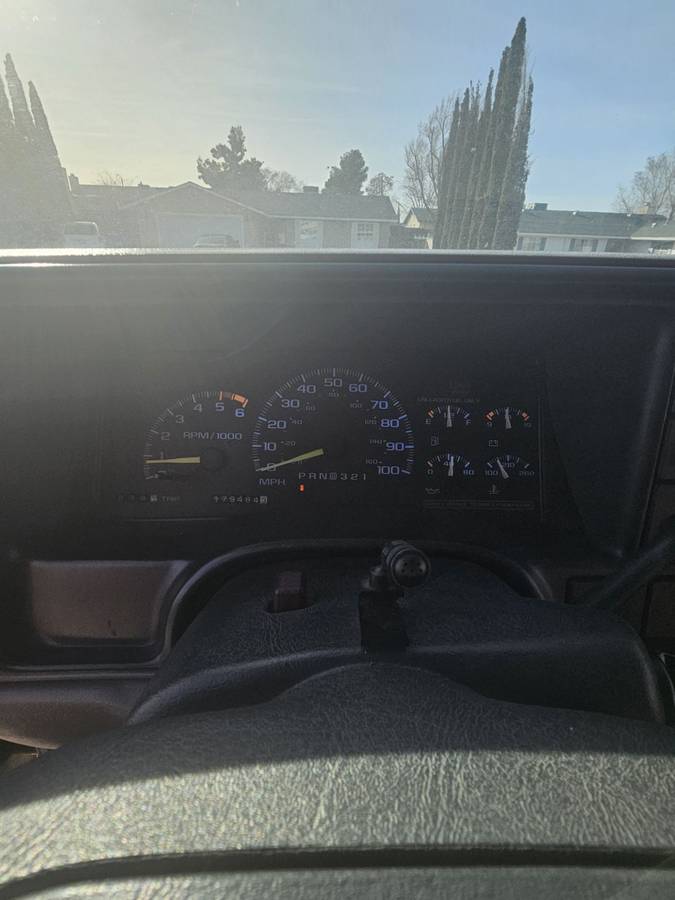 Chevrolet-tahoe-1996-white-9