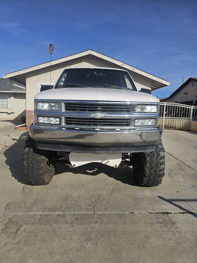 Chevrolet-tahoe-1996-white