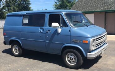 Chevrolet-van.-1989-blue-1