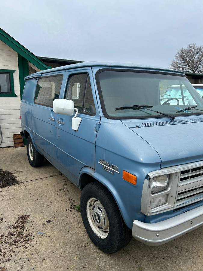 Chevrolet-van.-1989-blue-2