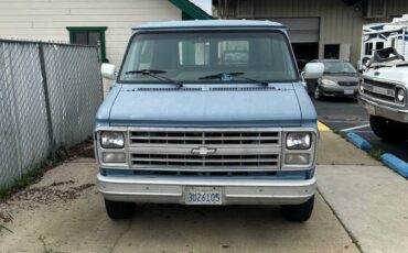 Chevrolet-van.-1989-blue-3