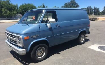 Chevrolet-van.-1989-blue