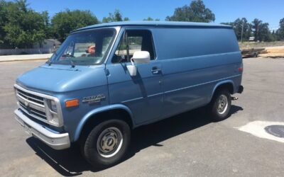 Chevrolet van. 1989