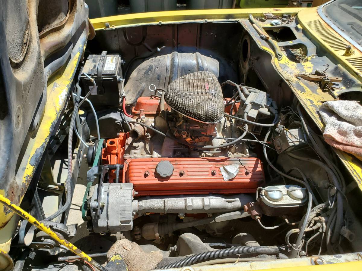 Chevrolet-vega-1971-yellow-2