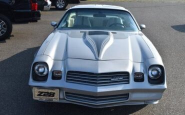 Chevrolet-z28-base-1980-silver-2