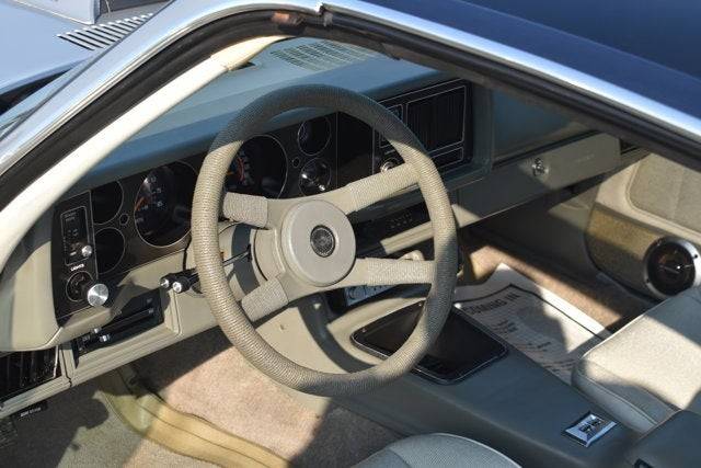Chevrolet-z28-base-1980-silver-4