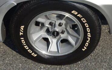 Chevrolet-z28-base-1980-silver-9
