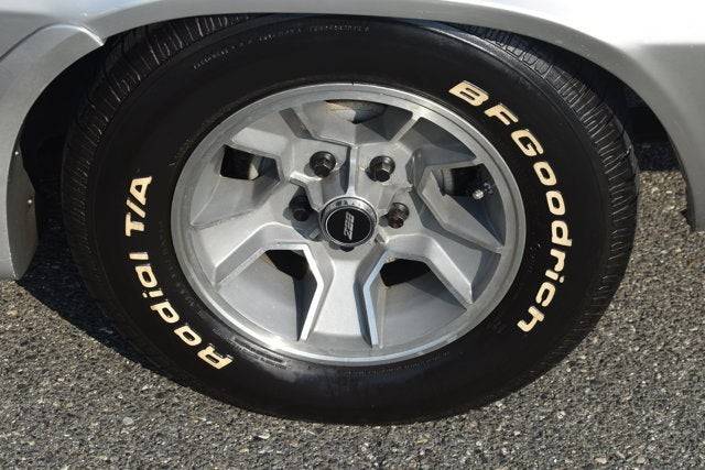 Chevrolet-z28-base-1980-silver-9