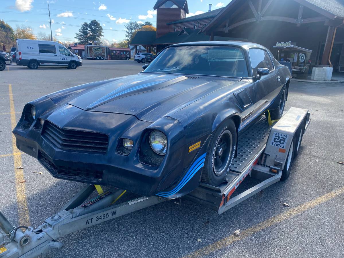 Chevrolet-z28-camaro-1981-blue-24