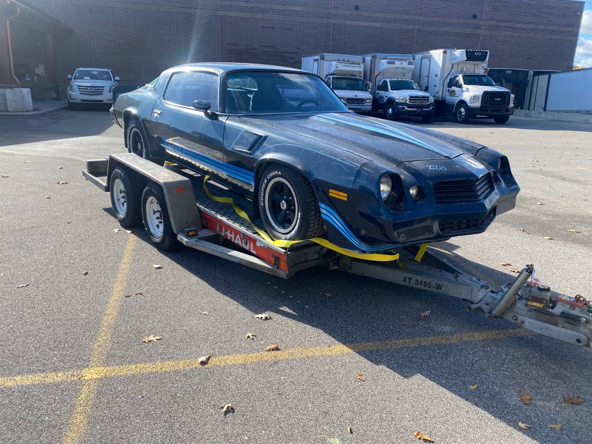 Chevrolet-z28-camaro-1981-blue-25