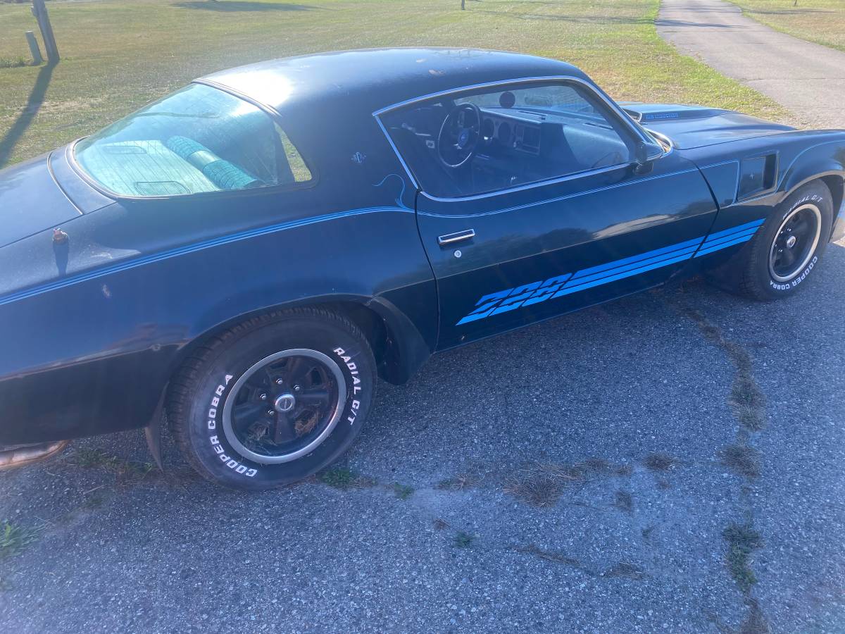 Chevrolet-z28-camaro-1981-blue-28