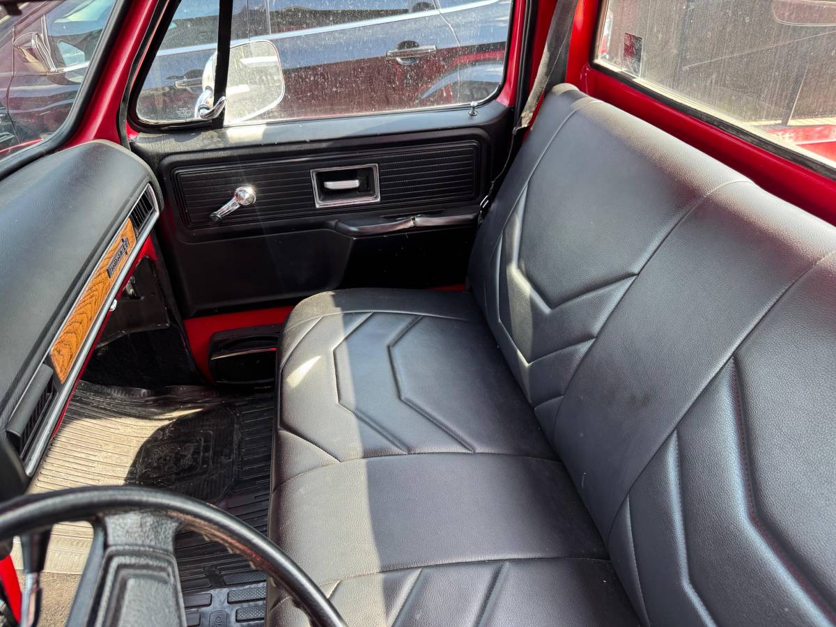 Chevy-1977-red-10