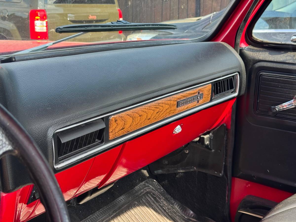 Chevy-1977-red-9