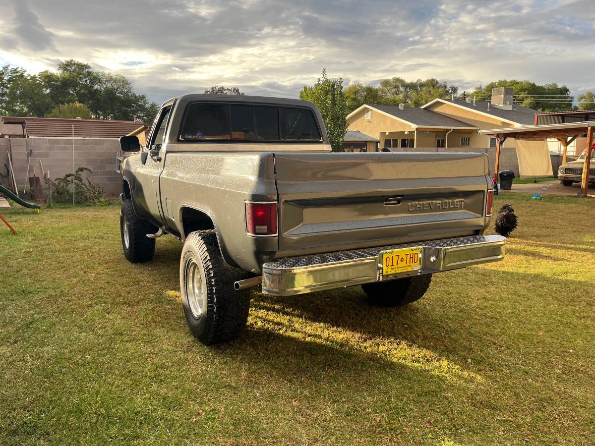 Chevy-1984-grey-1