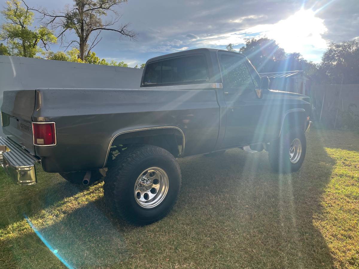 Chevy-1984-grey-2